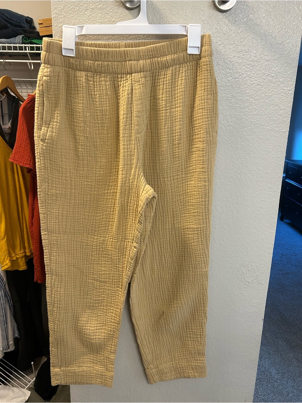 Madewell Textured Elastic-Waist Cropped Pants in Light Yellow